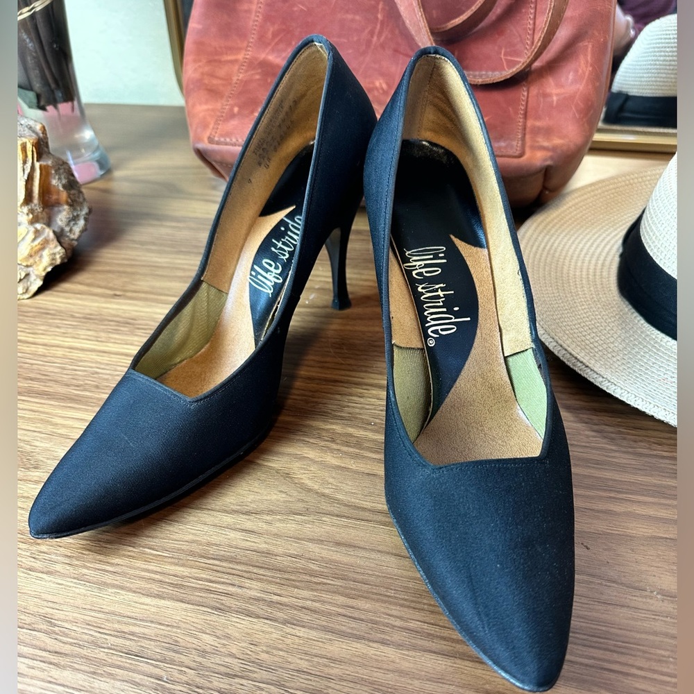 Life Stride Pointed Toe Matte Black Heels Vintage Heels